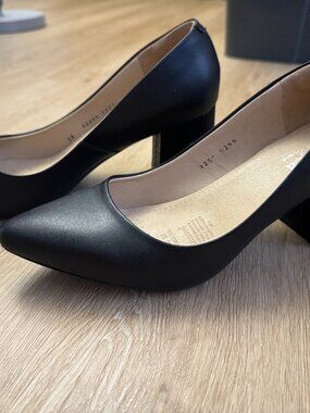 Andrea Block Heel Pumps 62469 - Used Women's Size 8